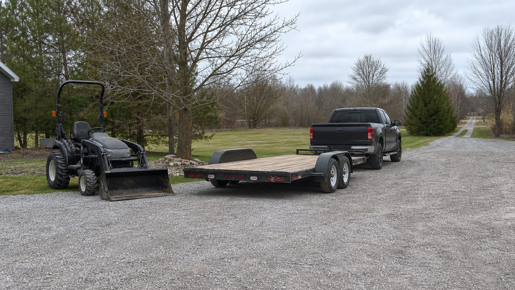 Width and tires are useful details for equipment hauling transport planning.